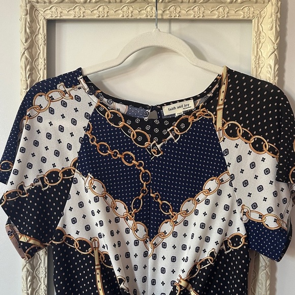 FAITH AND JOY | by Monteau Navy and Gold Patterned Top - Picture 4 of 14